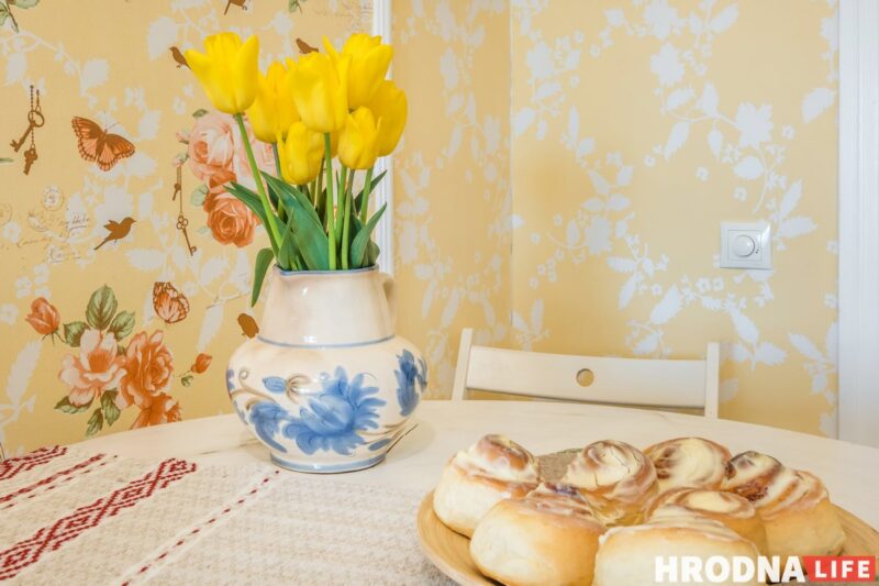 «Дом будавалі для супрацоўнікаў тэкстыльнага камбінату». Як выглядае кватэра сям'і гісторыка і праграміста ў Гродне