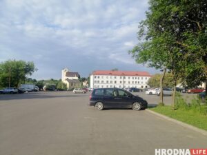 Сквер-скансен ці шматузроўневы паркінг? Што можа з'явіцца замест паркоўкі на Траецкай