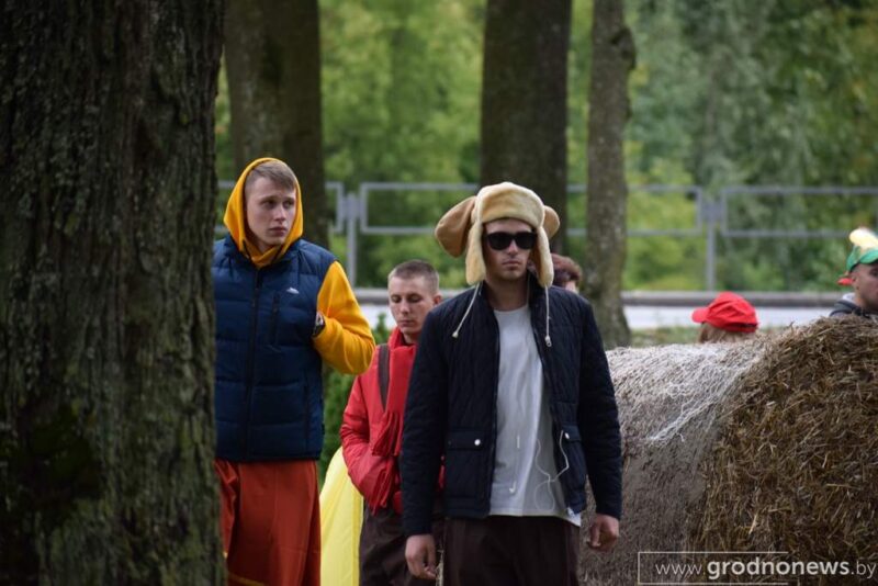 Рыбалка в фонтане, капустный боулинг и “Сахарные игры”: интересные моменты с Дожинок в Скиделе