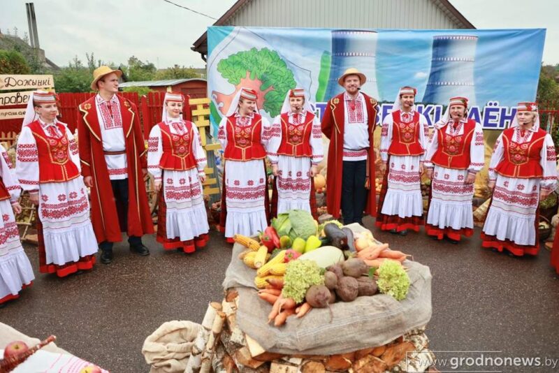 Рыбалка в фонтане, капустный боулинг и “Сахарные игры”: интересные моменты с Дожинок в Скиделе