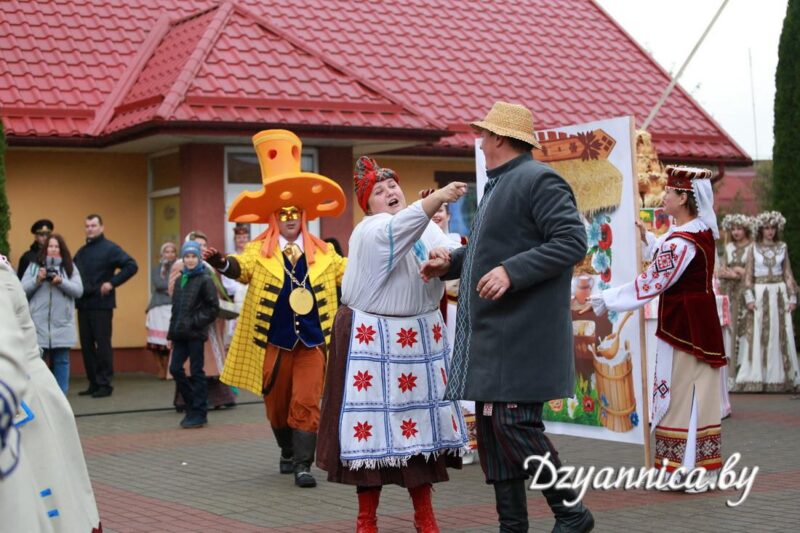 Рыбалка в фонтане, капустный боулинг и “Сахарные игры”: интересные моменты с Дожинок в Скиделе