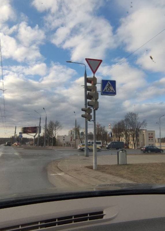 Без электрычнасці засталося восемь населеных пунктаў. Што моцны вецер яшчэ пашкодзіў на Гродзеншчыне