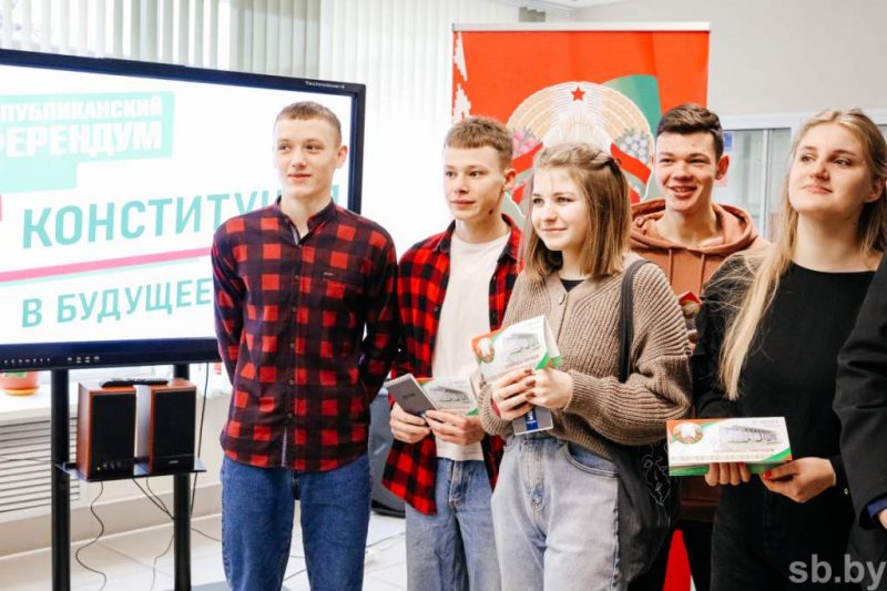 “Калі не забяспечана таямніца, то гэта не галасаванне”. Якія парушэнні былі ў Гродне ў першы дзень рэферэндуму