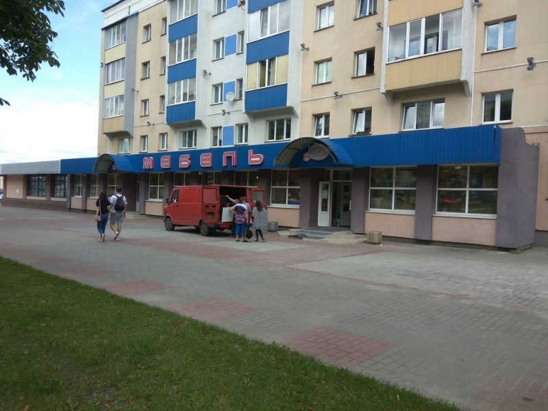 Закрылася адна з крамаў ля аўтавакзала. Памяшканне на 422 кв.м. можна ўзяць у арэнду