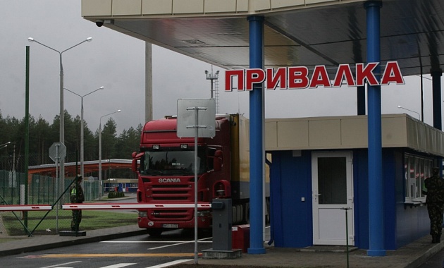 Чарга вырасла на 16%. Што адбываецца на мяжы з Еўрасаюзам пасля закрыцця “Баброўнікаў”