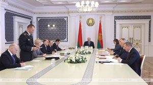 Адных пазбавіць грамадзянства, другіх - пад амністыю. Што прапанавалі на нарадзе ў Лукашэнкі