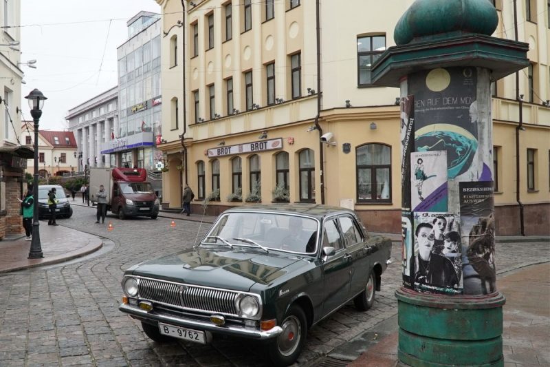 У цэнтры Гродна развесілі нямецкія сцягі: здымаюць фільм пра шпіёнаў і архівы Штазі