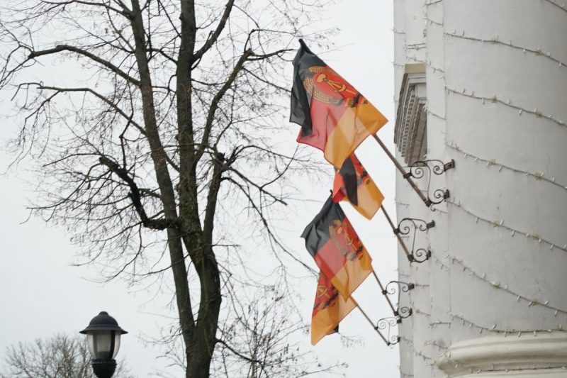 У цэнтры Гродна развесілі нямецкія сцягі: здымаюць фільм пра шпіёнаў і архівы Штазі