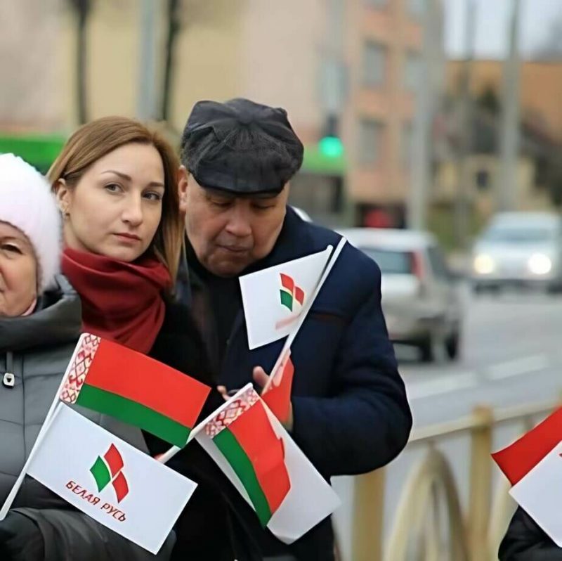 Неабыякавы БРСМ і актывіст кампартыі. Што за грамадзяне пікетавалі пад консульствам Польшчы супраць закрыцця "Бераставіцы"