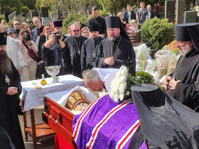 Пахаванне архіепіскапа Арцемія.