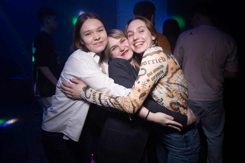 У Гродне адкрыўся HIP BAR: там ёсць кальяны і вечарынкі Дзяўчыны ў HIP BAR