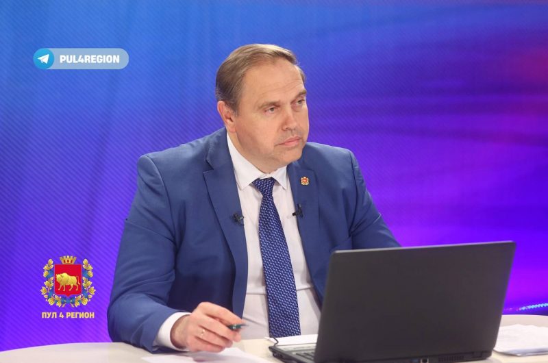 Аднаўленне Фары Вітаўта - “блюзнерства”, а лёс гасцініцы “Гродна” вырашаць у Кітаі. Што Уладзімір Каранік сказаў падчас прамога эфіру
