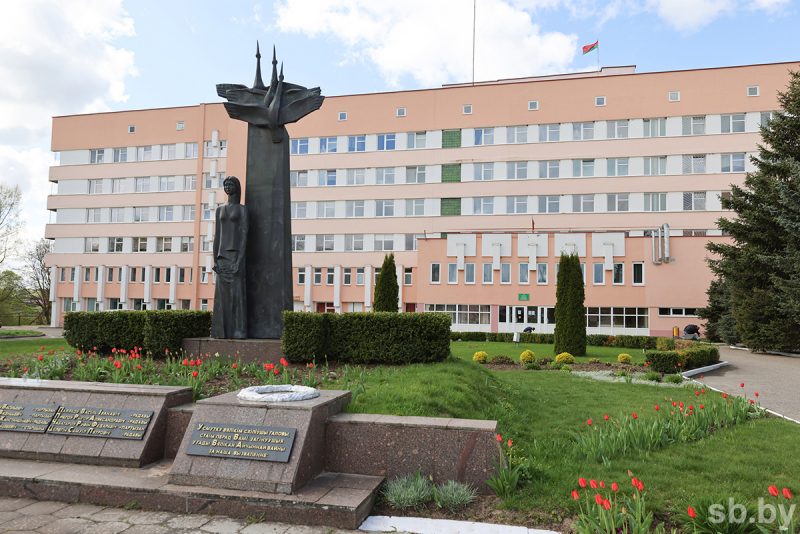 У Дзятлаве не хапае лекараў: на аперацыі прывозяць зняволеных медыкаў з калоніі