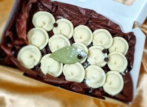 шакаладныя кветкі і пельмені - вырабы з шакаладу