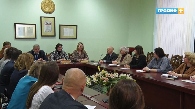 В Гродно запустили "Партийную школу” от “Белой Руси”. Эксперт: "практика не советская, но крипово и некрасиво"