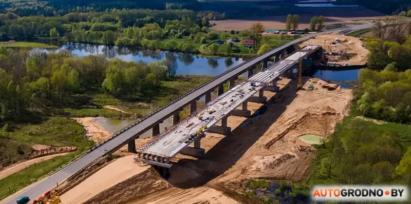 У Лідскім раёне абрынуўся мост на Нёмане: у раку звалілася тэхніка і чалавек
