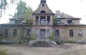Будынак былой адміністрацыі гміны ў вёсцы Лойкі пад Гроднам.