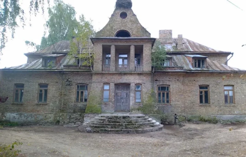 Будынак былой адміністрацыі гміны ў вёсцы Лойкі пад Гроднам.