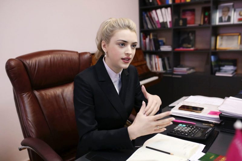 Мае ўласнага кіроўцу, узначальвае школу прыгажосці і не бачыць альтэрнатывы Лукашэнку: гісторыя кар’еры гродзенкі Бажэны Ярэміч