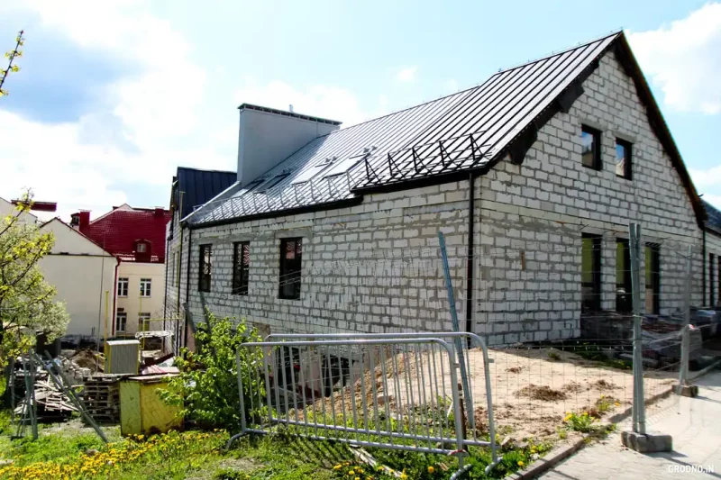 У цэнтры Гродна заканчваюць будаваць буйны офіс для айцішнікаў