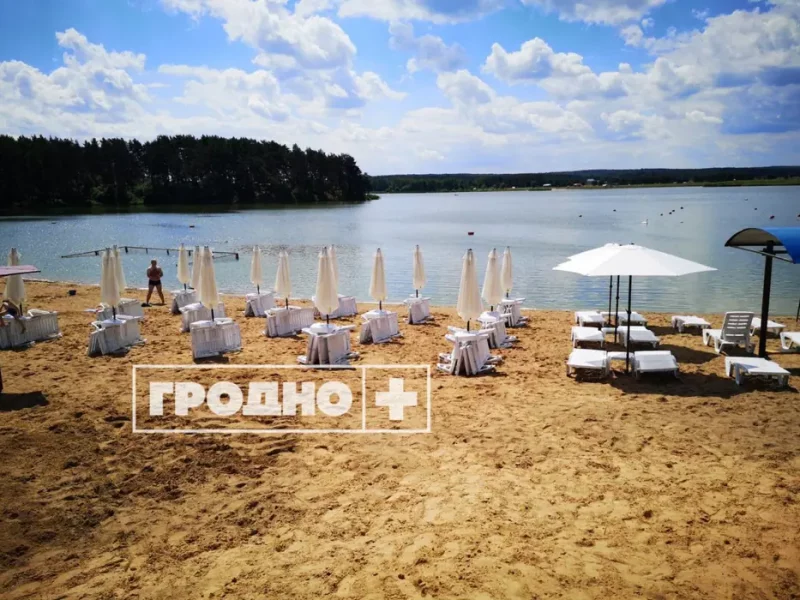 Как работает обновленный пляж на Юбилейном озере: время и условия проката