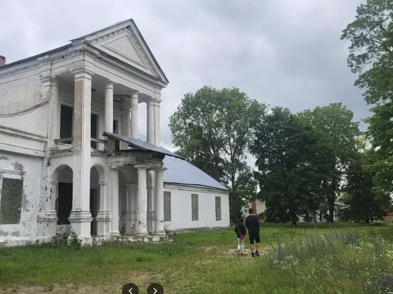 “Крэпкахазяйственная рука дацягнулая да справы”. Як зараз выглядае маёнтак Падароск, які забралі ва ўласніка і перадалі аддзелу культуры?