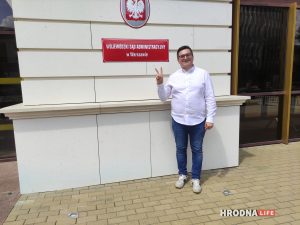 Павел Юшкевіч каля суда