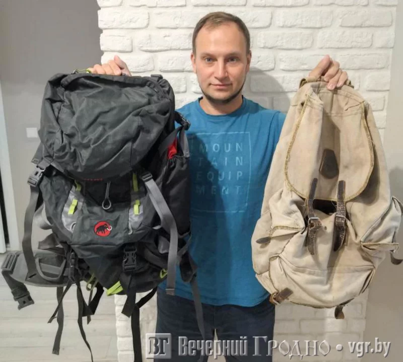 Кірыл Мішын дэманструе сваю калекцыю. Фота: "Вячэрні Гродна"