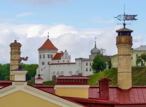 Над гродзенскім піўзаводам устанавілі флюгер з сімвалічнай датай. Яго аўтар - знакаміты каваль