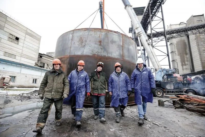 Брыгада рамонтнікаў УП «Цэмбуд» ААТ «Краснасельскбудматэрыялы». Фота: sb.by