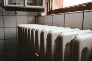 Гродзенка скардзілася на холад у кватэры — ва УЖРЭП сказалі, што тэмпература «камфортная для жыцця»