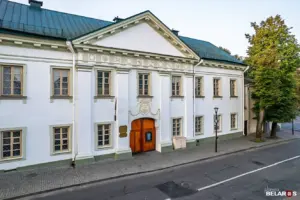 Гродзенку прыспешылі ў калідоры музея, каб тая не ўбачыла “неаплачаную экспазію”. Установа пракаментавала сітуацыю