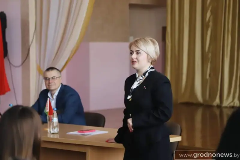 Галоўрэд "Гродзенскай праўды" ў асабістым акаўнце змагаецца з "натаўскімі наймітамі", а публічна - будуе масты з Польшчай Галоўрэд "Гродзенскай праўды" ў асабістым акаўнце змагаецца з "натаўскімі наймітамі", а публічна - будуе масты з Польшчай