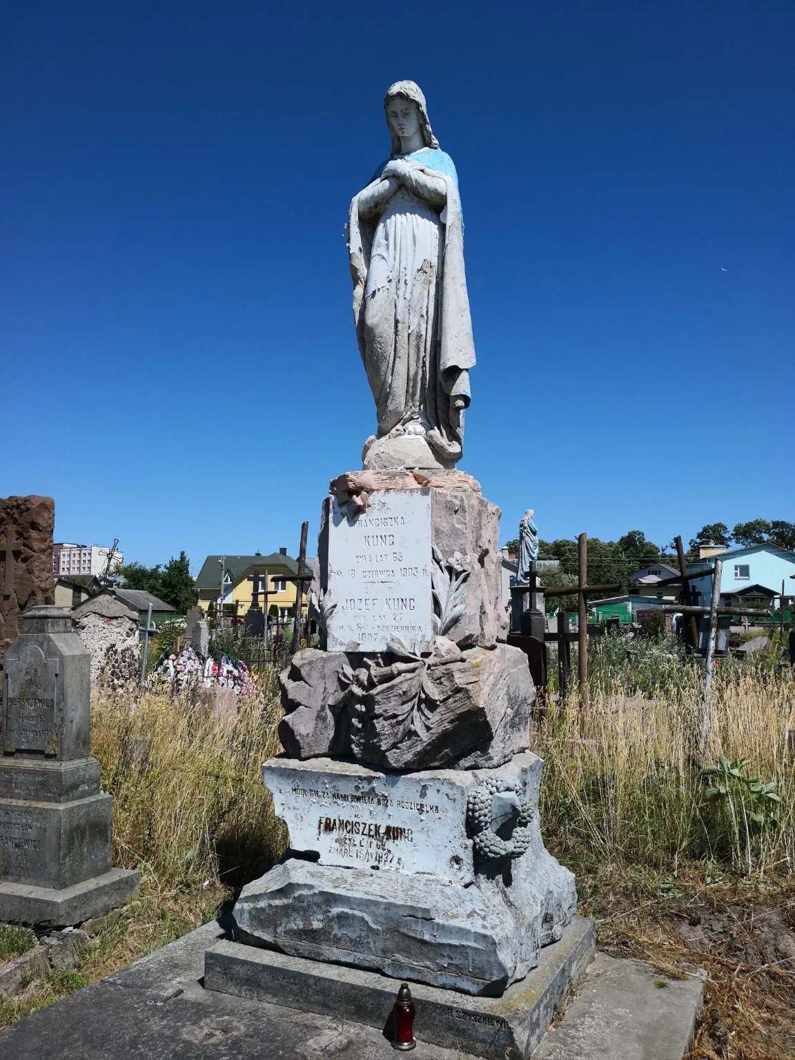 Помнік на магіле Кунцаў на старых каталіцкіх могілках у Гродне. Фота: graves.by