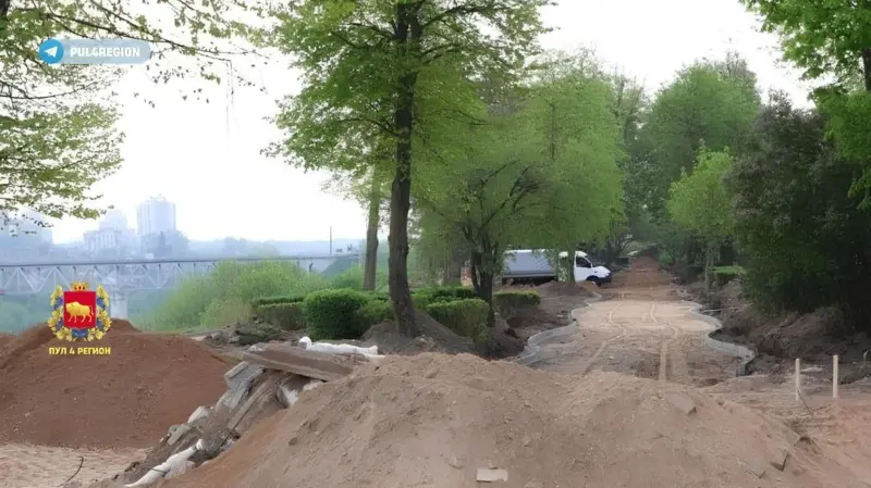 «Яшчэ не здалі, а ўжо крышыцца». Гродзенцы зноў крытыкуюць работы ў скверы на Дарвіна «Яшчэ не здалі, а ўжо крышыцца». Гродзенцы зноў крытыкуюць работы ў скверы на Дарвіна