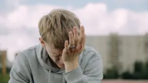 Падпаліў матрац, скінуў веласіпед з моста і краў грошы: 13-гадовага школьніка адправяць у спецустанову — маці пагадзілася подросток,школьник