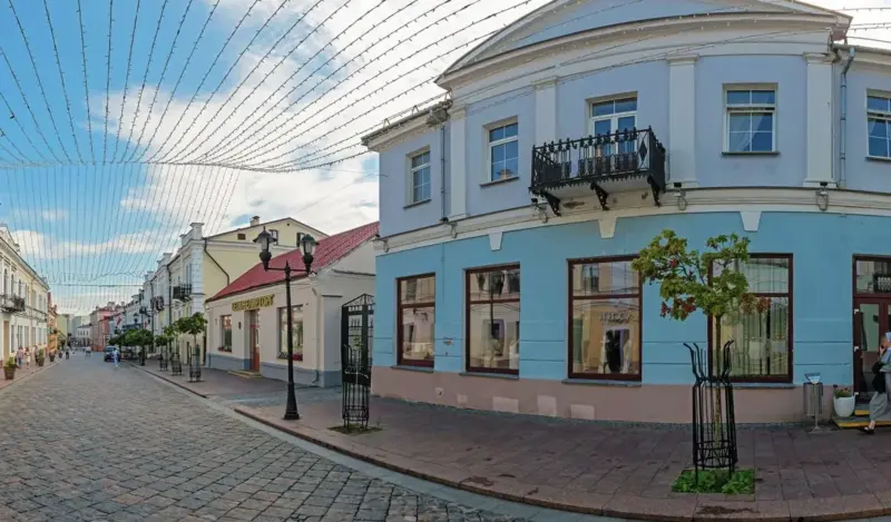 "Малочны Мір" адкрые ў цэнтры Гродна фірмовую краму і кафэ Вул. Савецкая, 19 у Гродне. Фота: yandex.com