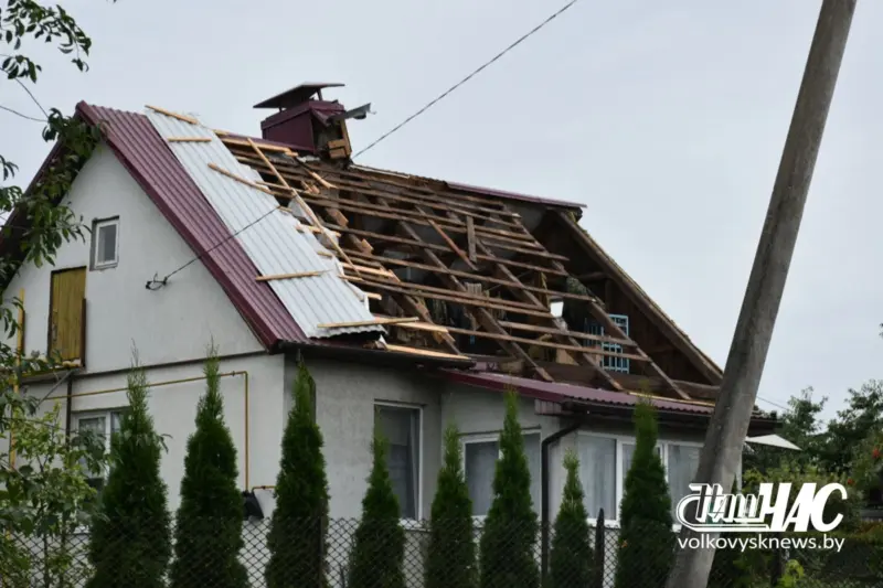 «Ноч жахаў». Пасля моцнай начной навальніцы Ваўкавыск і раён засталіся без святла, пашкоджаны паўсотні дамоў Волковыск непогода