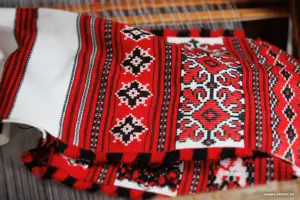 Пара пабралася шлюбам у Гродне “з нацыянальным каларытам” — меркаванні гараджан падзяліліся Пара пабралася шлюбам у Гродне “з нацыянальным каларытам” — меркаванні гараджан падзяліліся